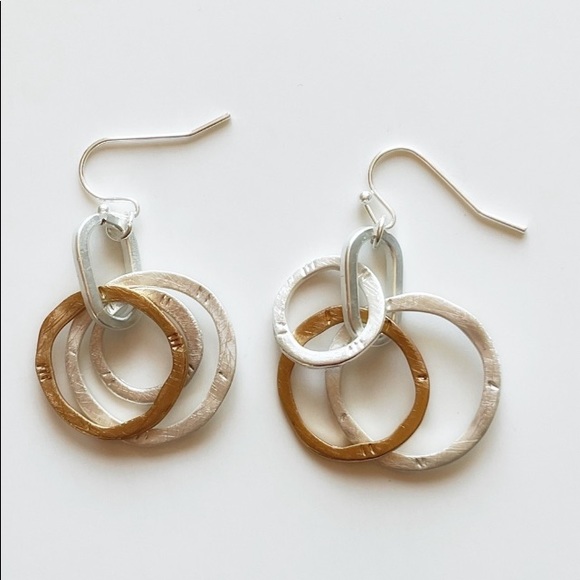 Wavy Matte Layered Circle Earrings - Picture 3 of 4